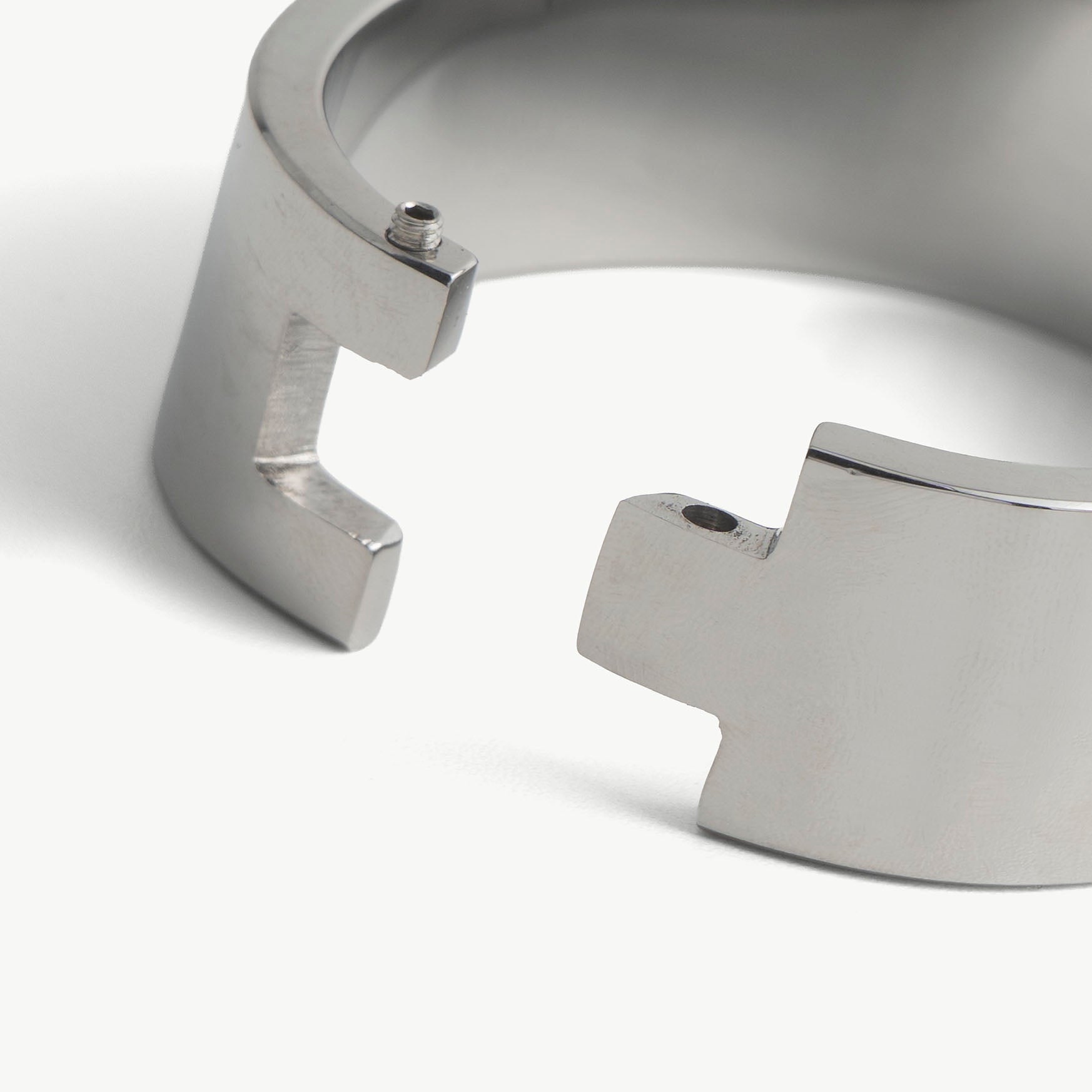 Extreme close-up of the deSade wrist bracelet's open ends and lock screw hole