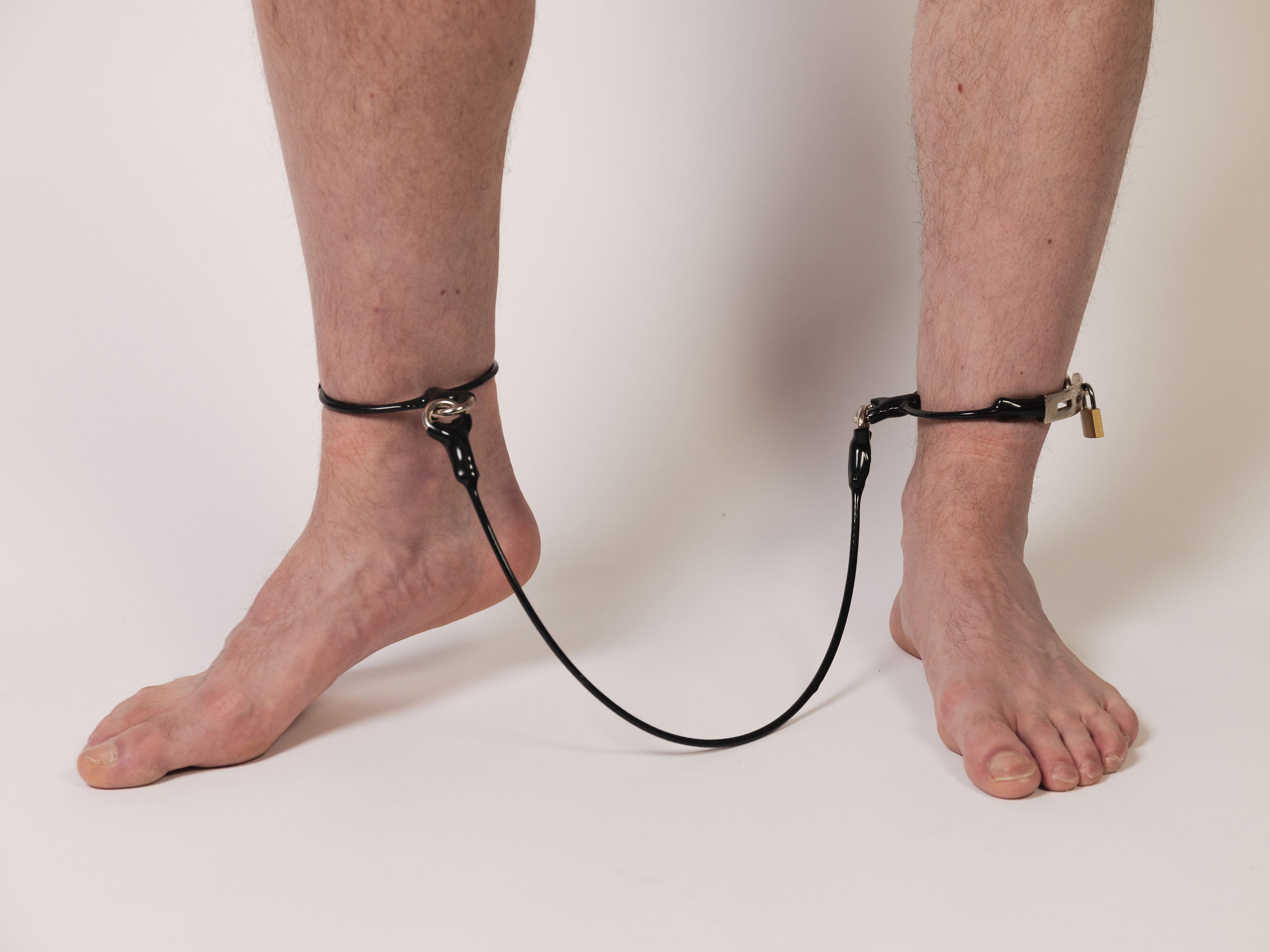 Cable legcuffs - adjustable, coated steel (black)
