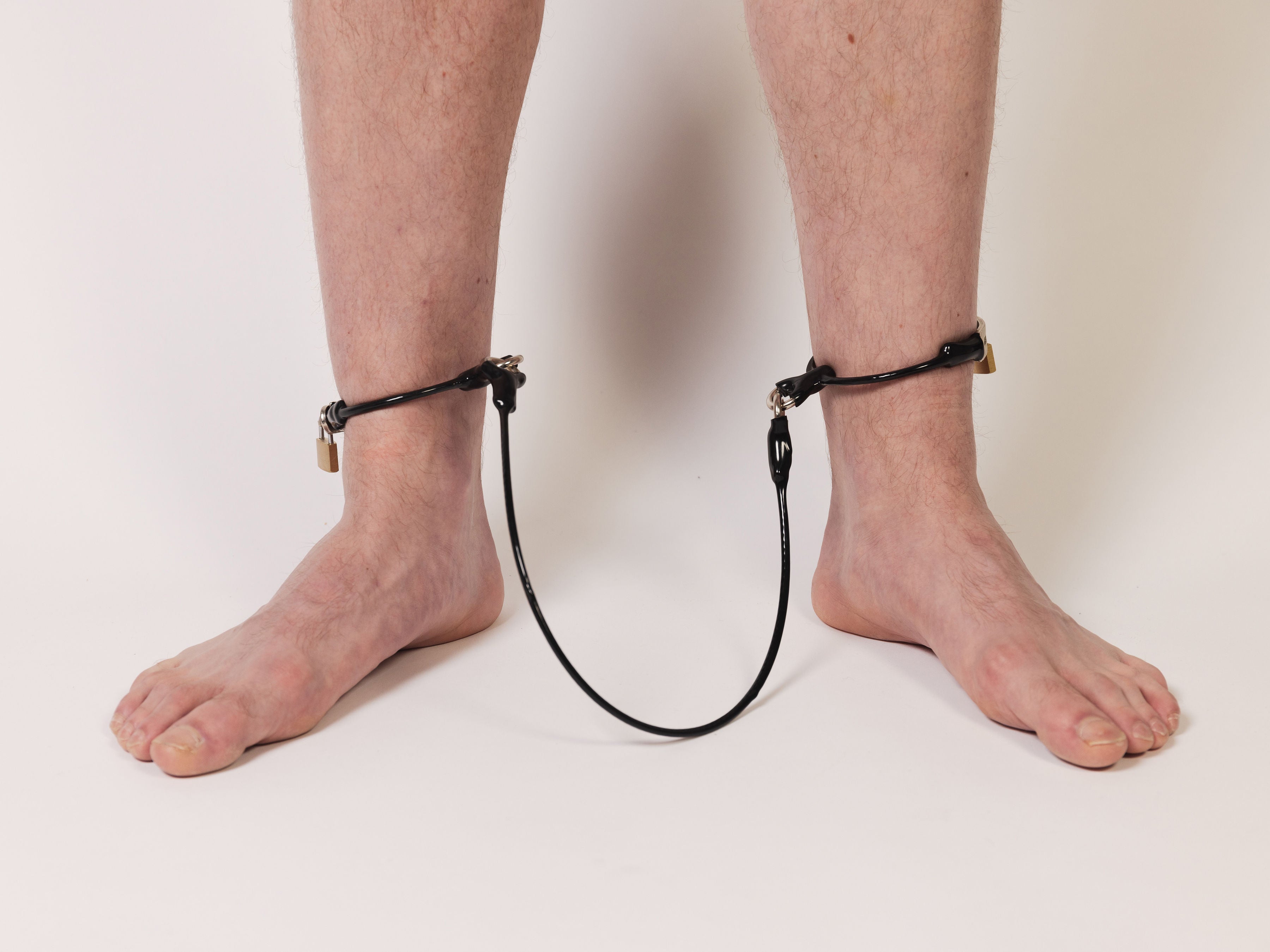 Cable legcuffs - adjustable, coated steel (black)