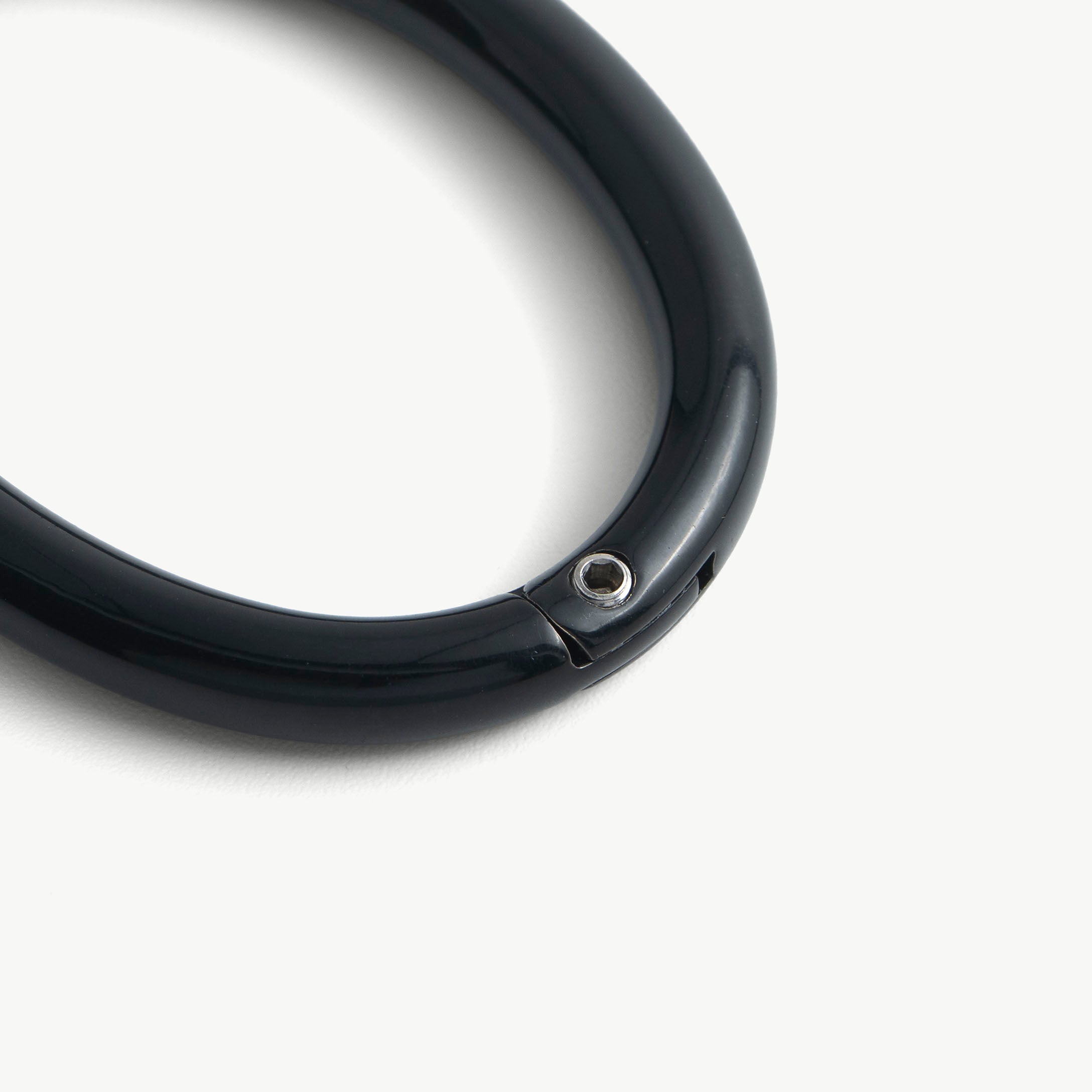 Close-up of the hidden hex lock seam on the black deSade wrist bracelet