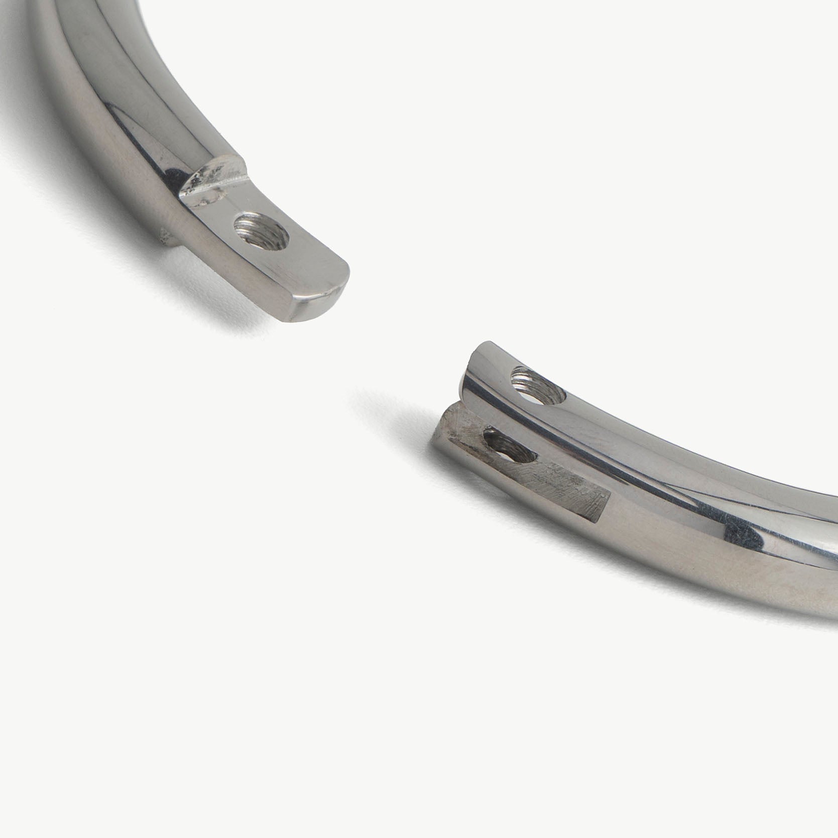 Extreme close-up of the deSade silver bracelet's open ends and hex lock screw hole