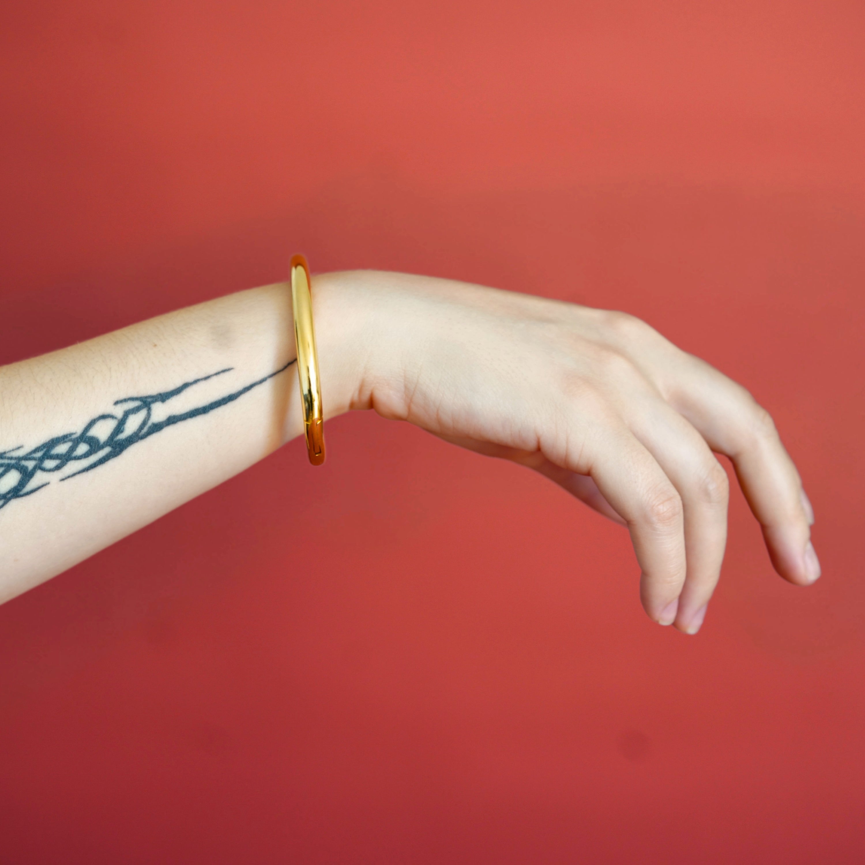 deSade® Wrist Bracelet - hidden hex lock (6mm thick, gold)