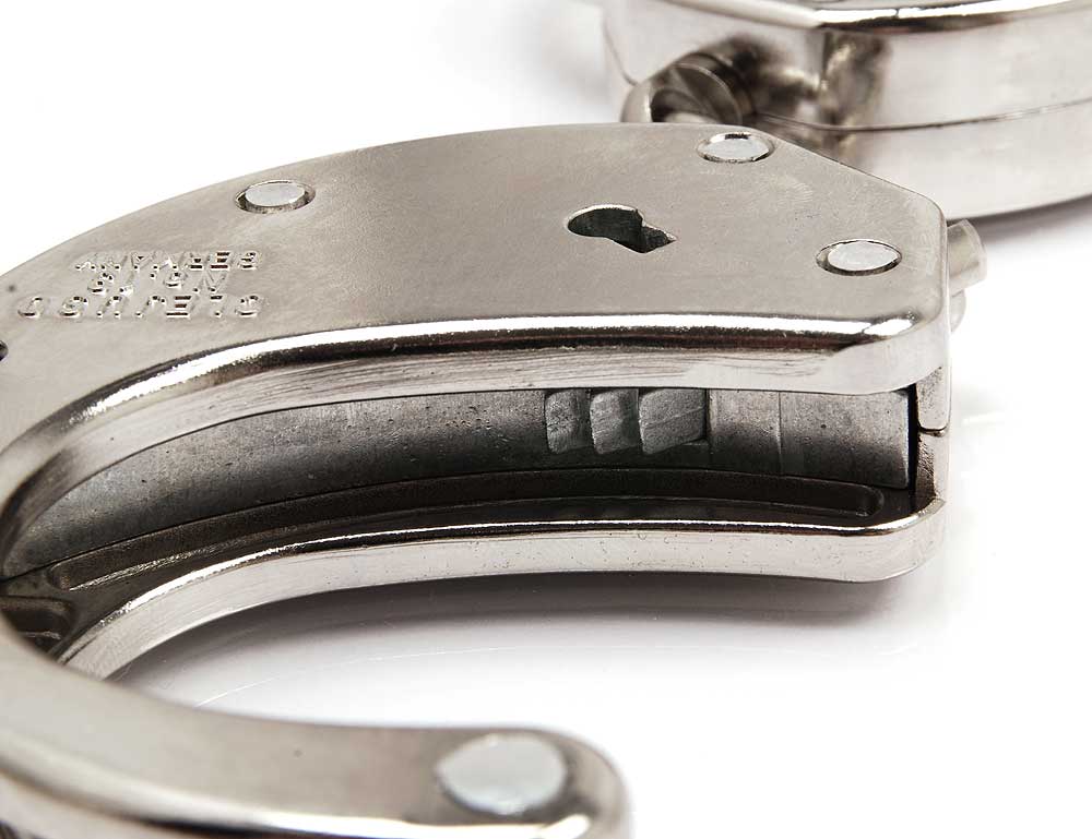 Clejuso No. 13 handcuffs - heavy, with chain