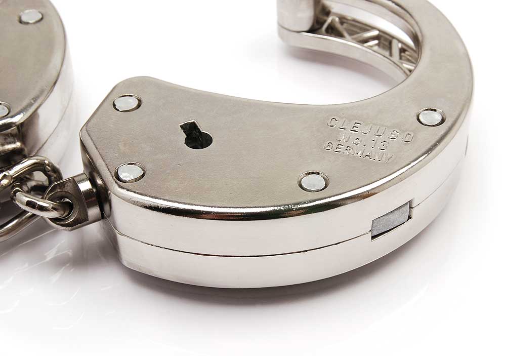 Clejuso No. 13 handcuffs - heavy, with chain