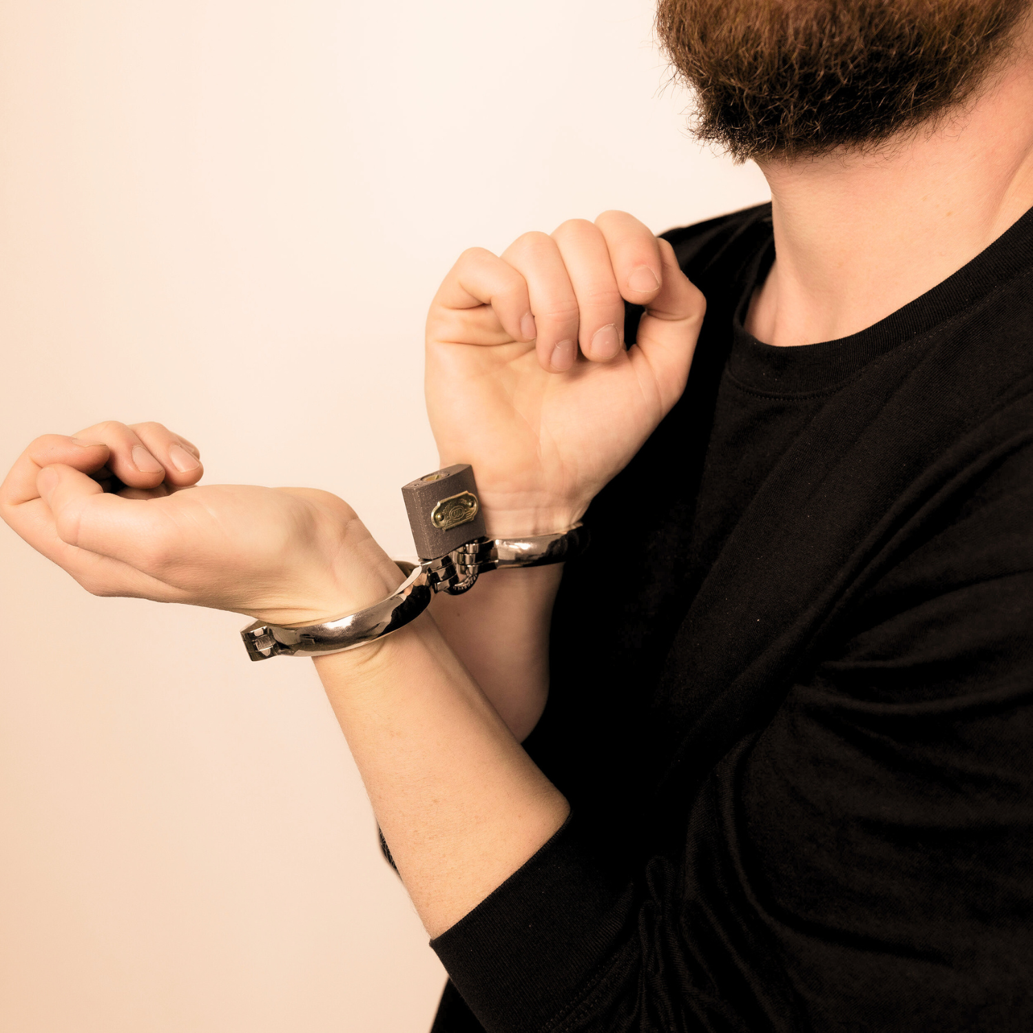 KUB 119 Heavy Handcuffs - with padlock