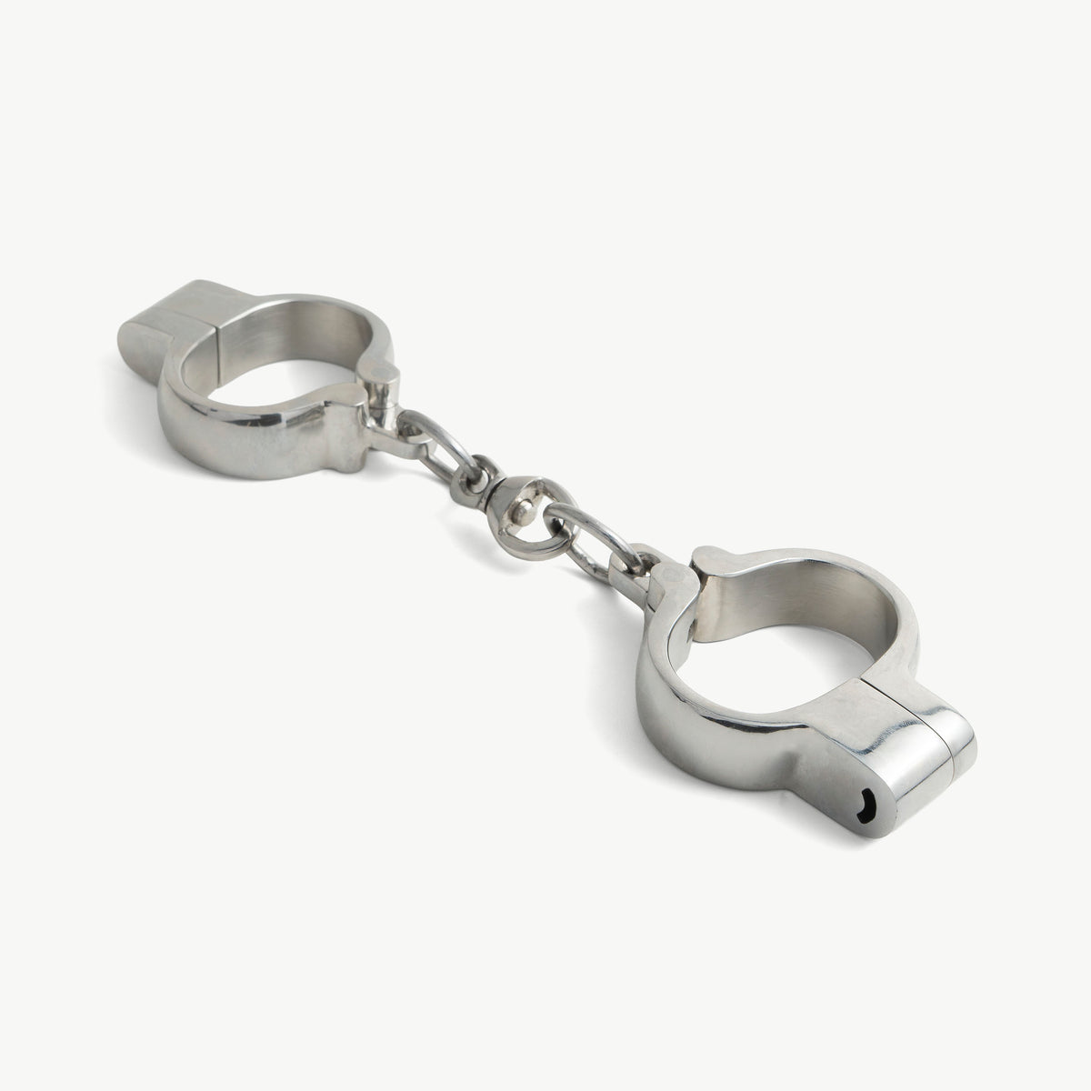 Age of Bondage Hamburg-8 handcuffs in polished steel with click closure and swivel chain, angled view
