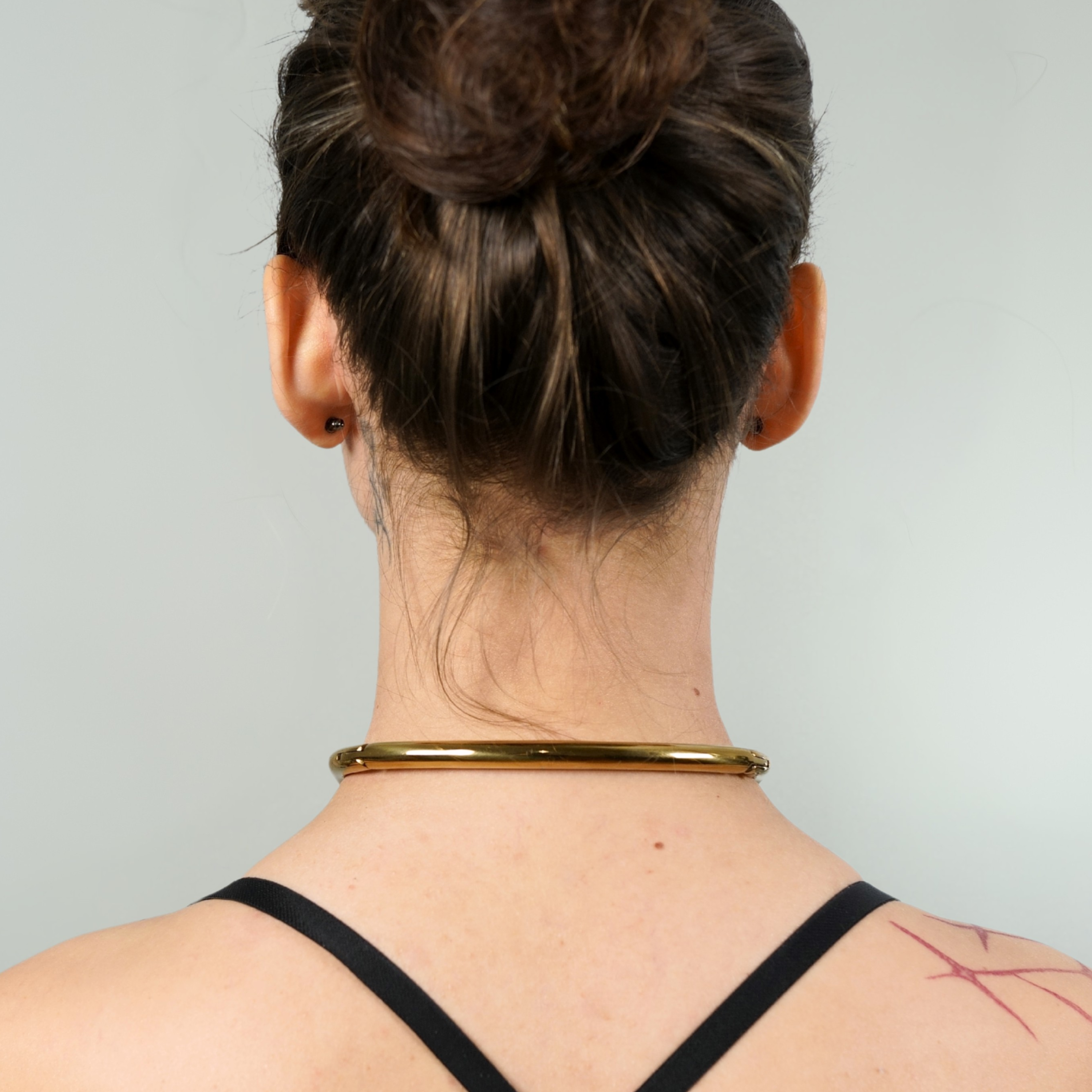 deSade® Day Collar - ergonomic, hex lock (8mm thick, gold)