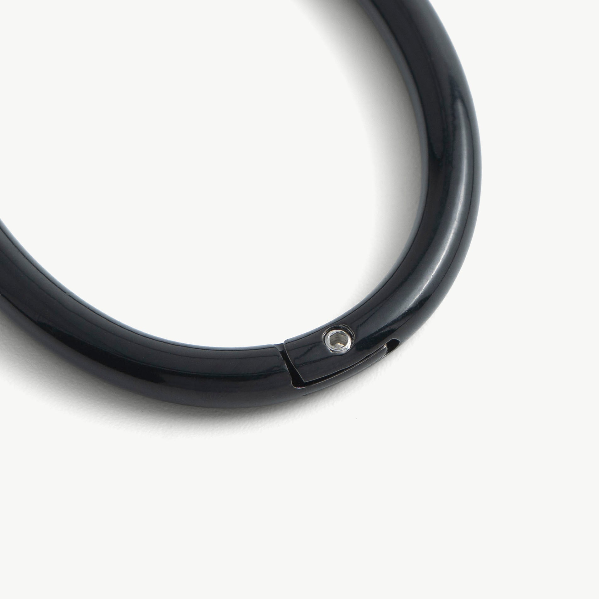 Close-up of the hidden hex lock seam on the black deSade wrist bracelet
