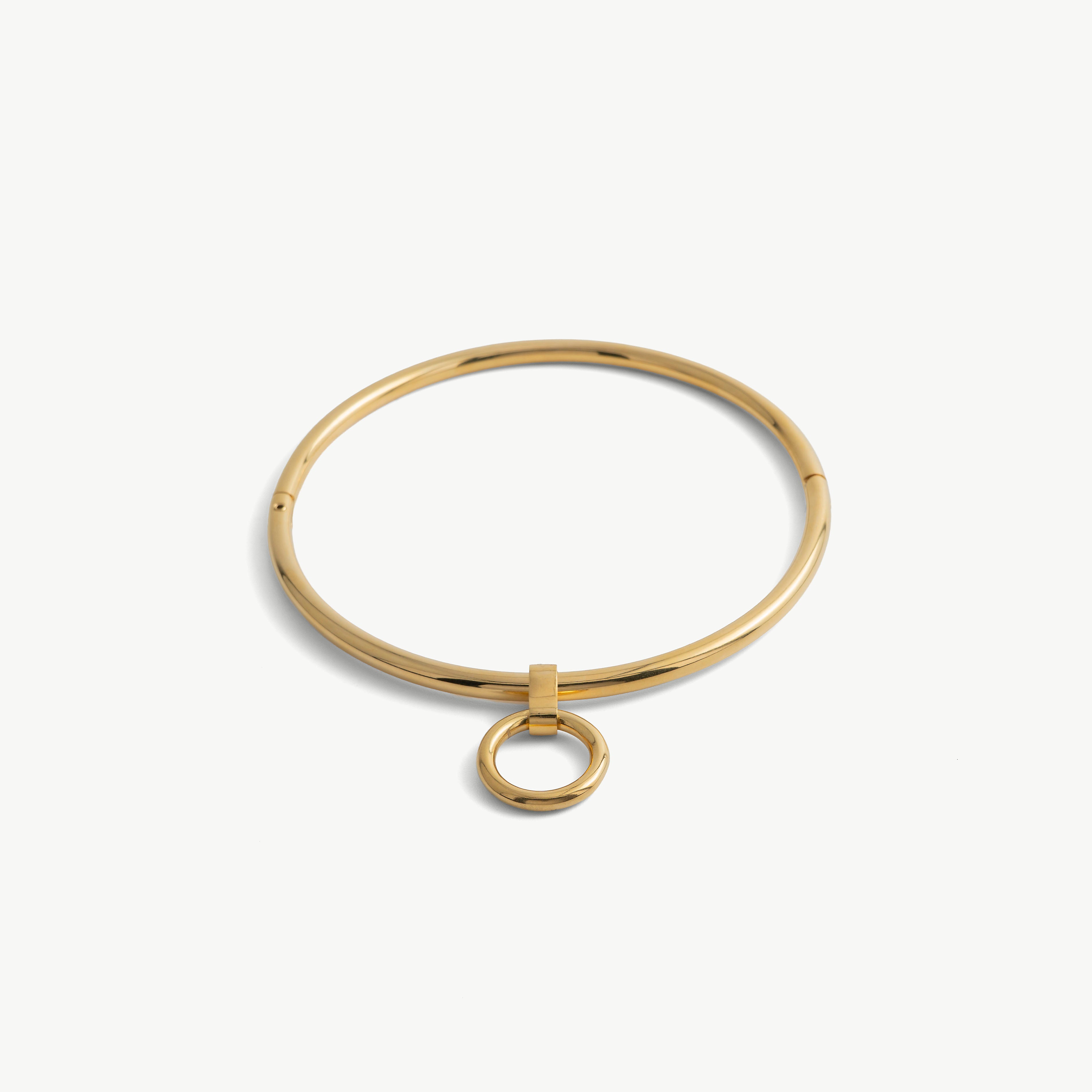 deSade gold round day collar seen from the front with its hidden hex lock and O-ring