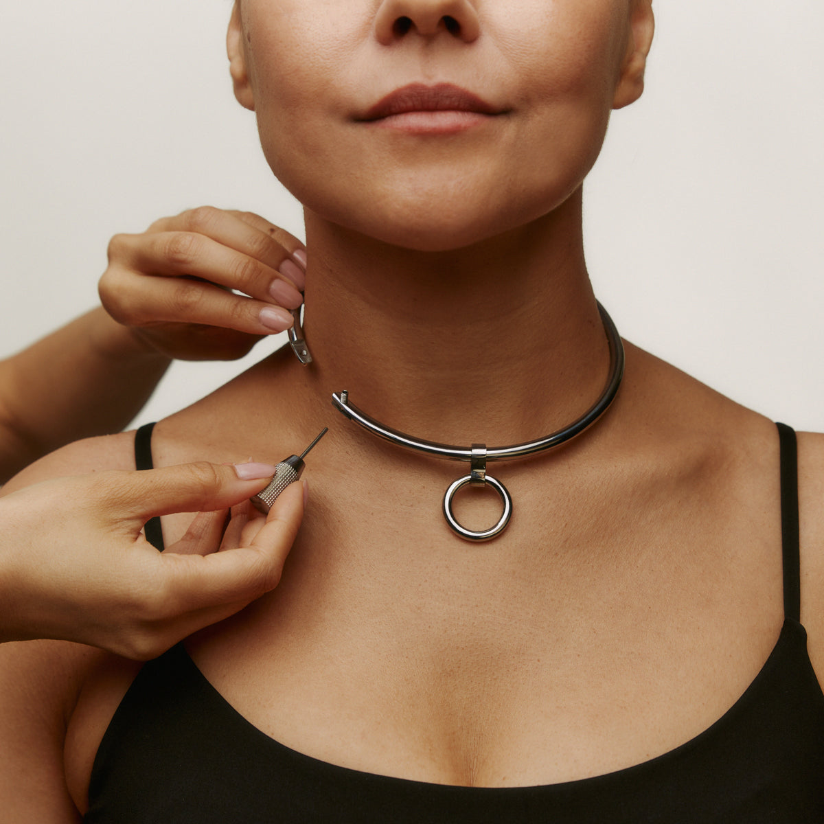 deSade® Round Day Collar - hidden hex lock, O-ring (6mm thick, silver)