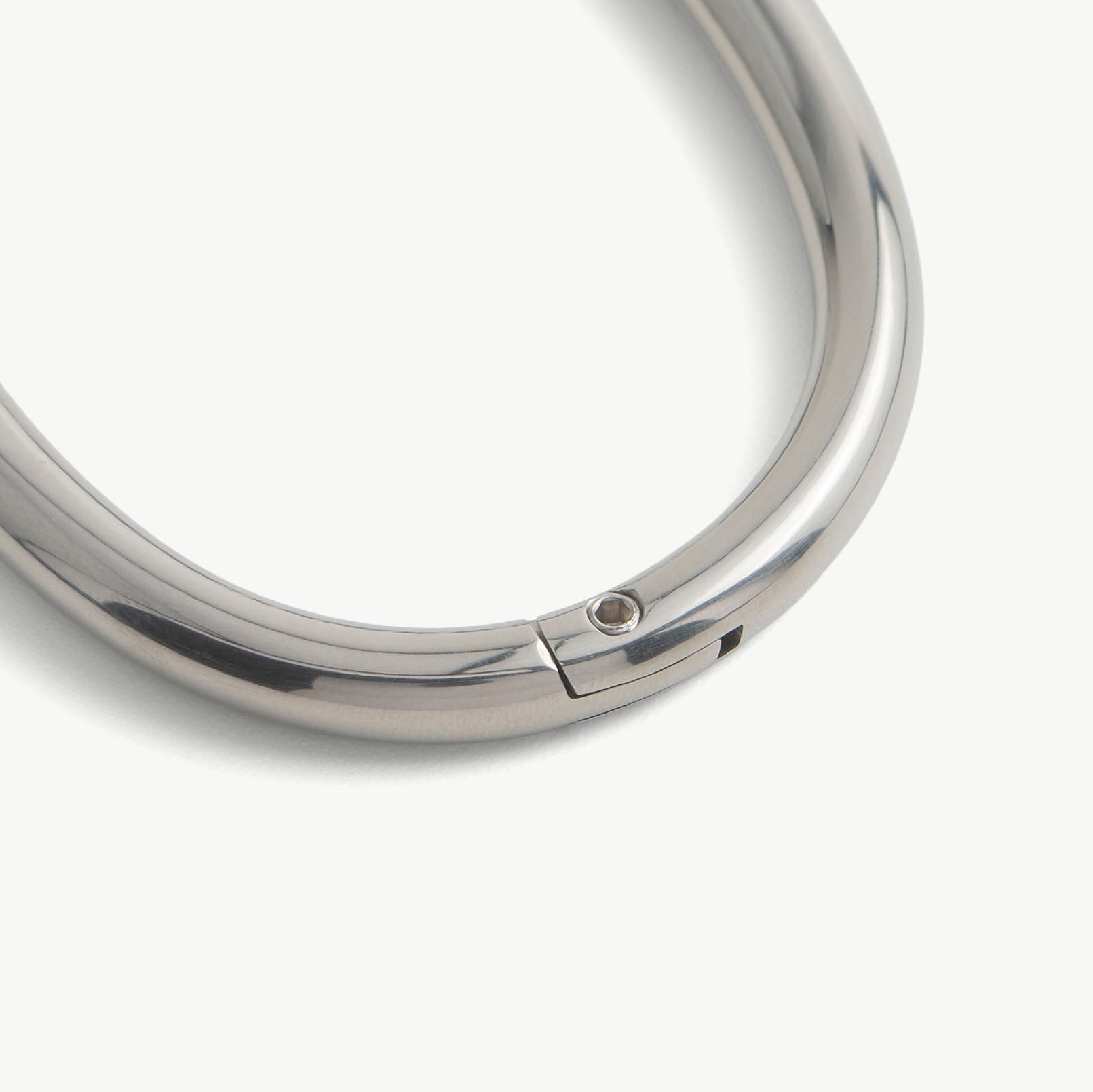 Close-up of the hidden hex lock seam on the silver deSade wrist bracelet