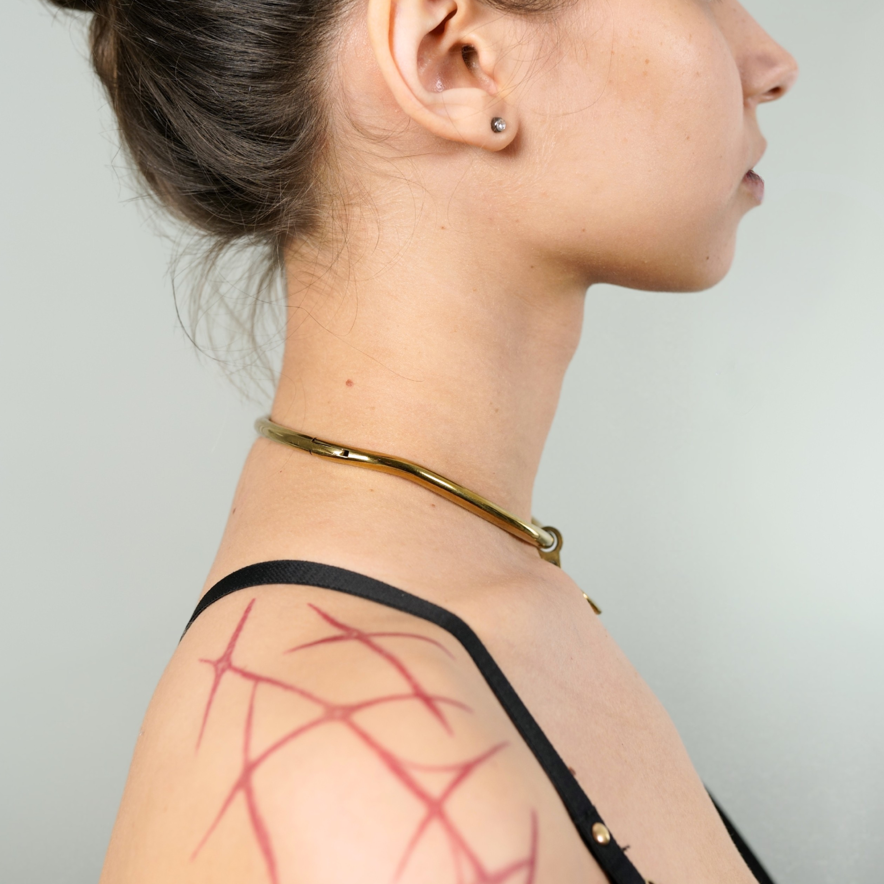 deSade® day collar - ergonomic, hex lock (6mm thick, gold)