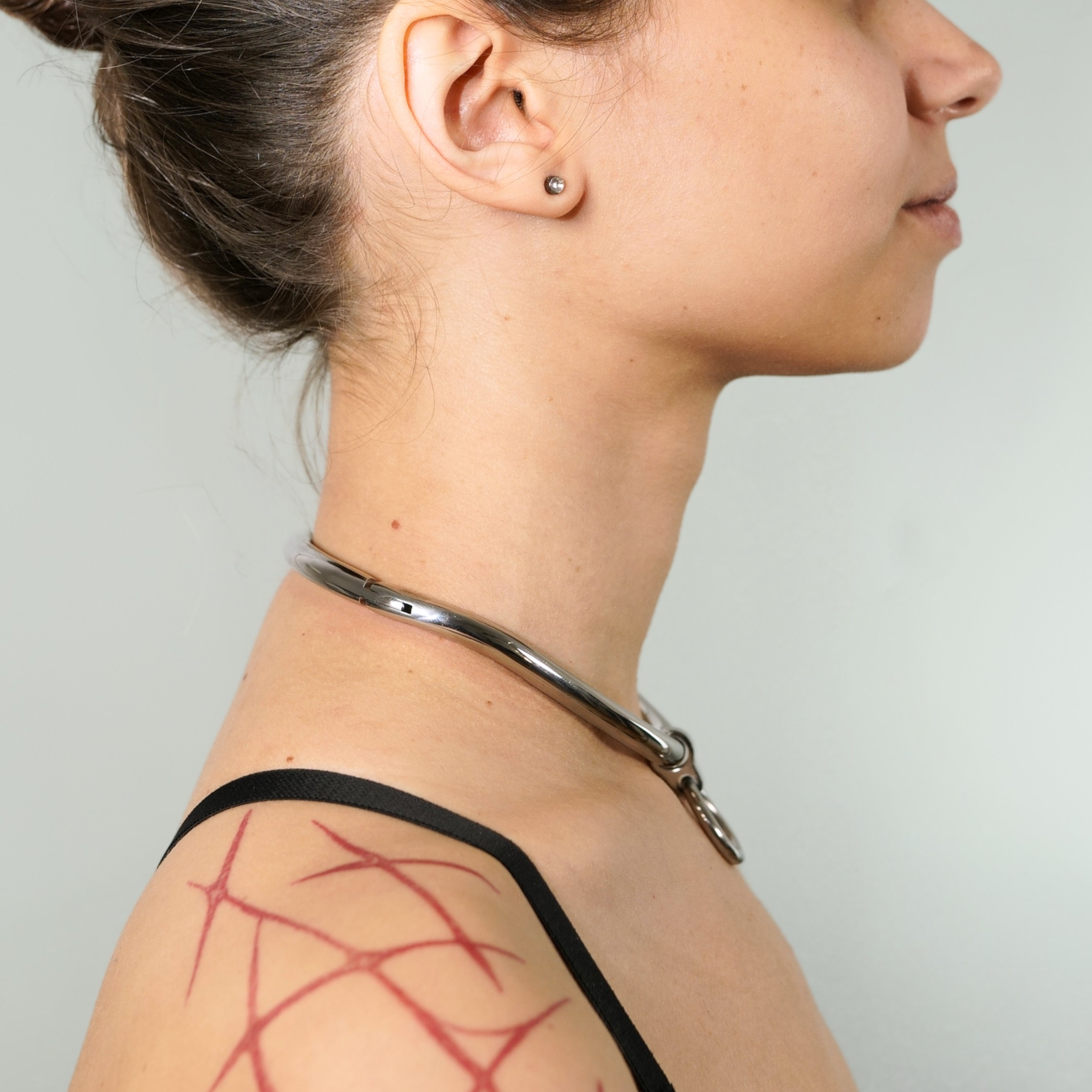 deSade® Day Collar - ergonomic, hex lock (8mm thick, silver)