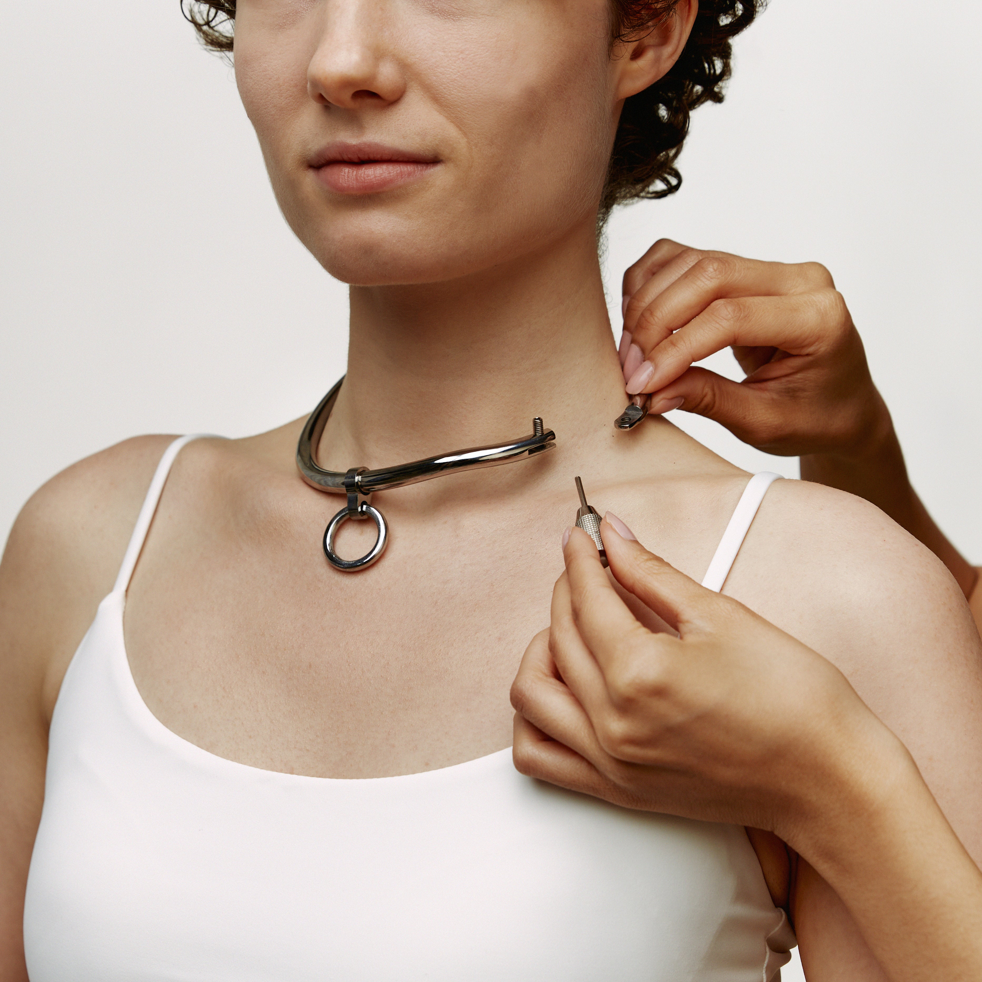 deSade® Day Collar - ergonomic, hex lock (8mm thick, silver)