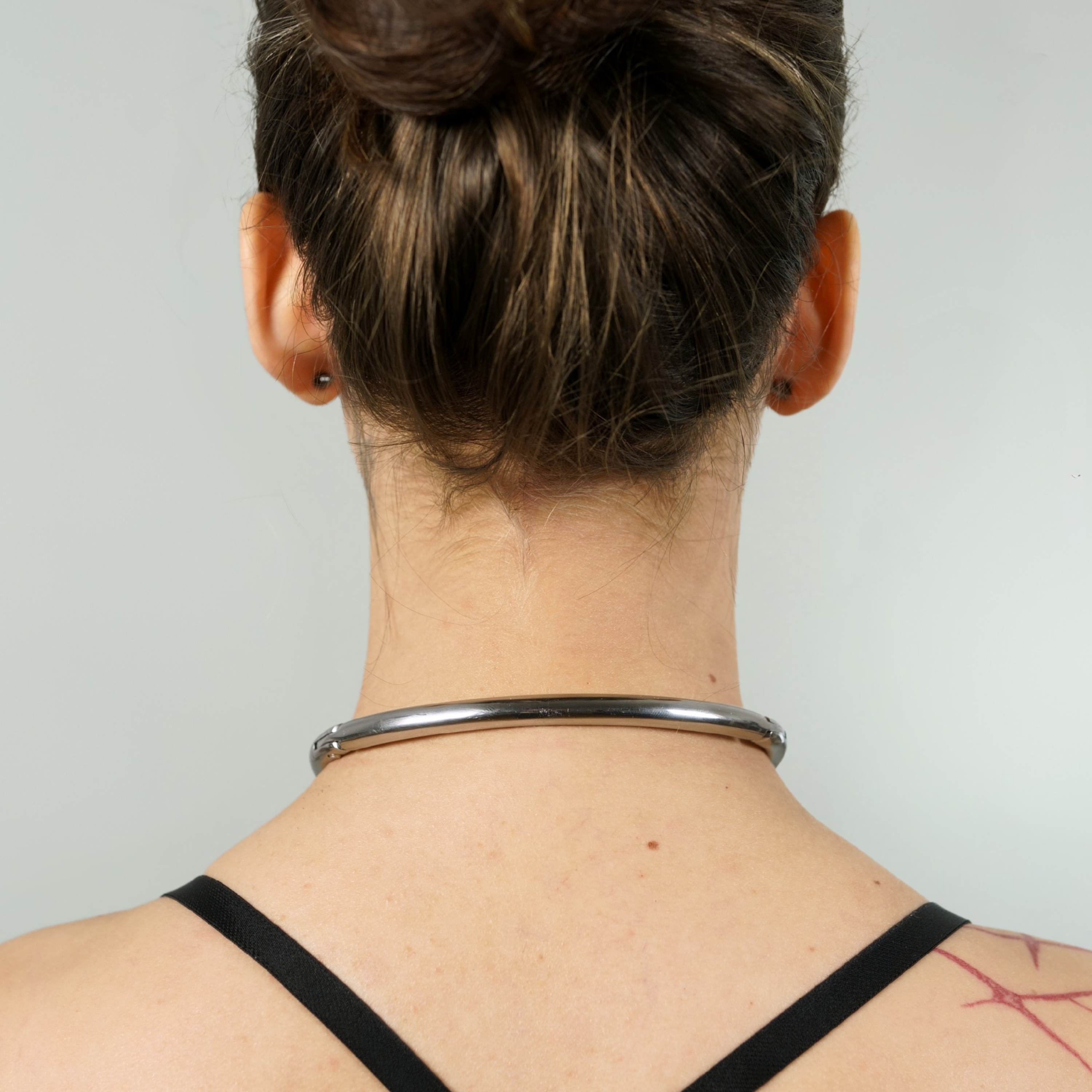 deSade® Day Collar - ergonomic, hex lock (8mm thick, silver)