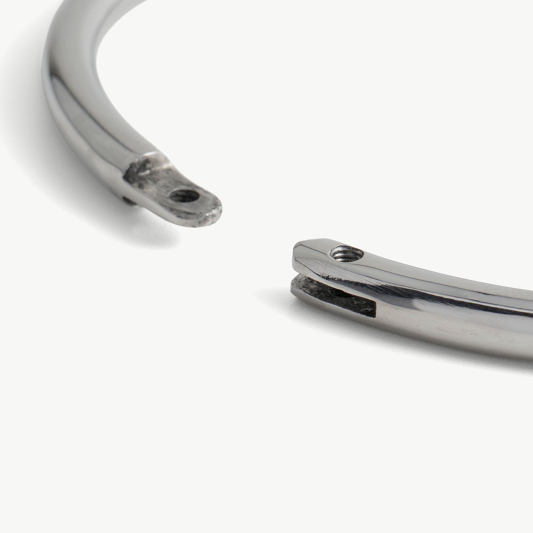 deSade® Round Day Collar - hidden hex lock, O-ring (8mm thick, silver)