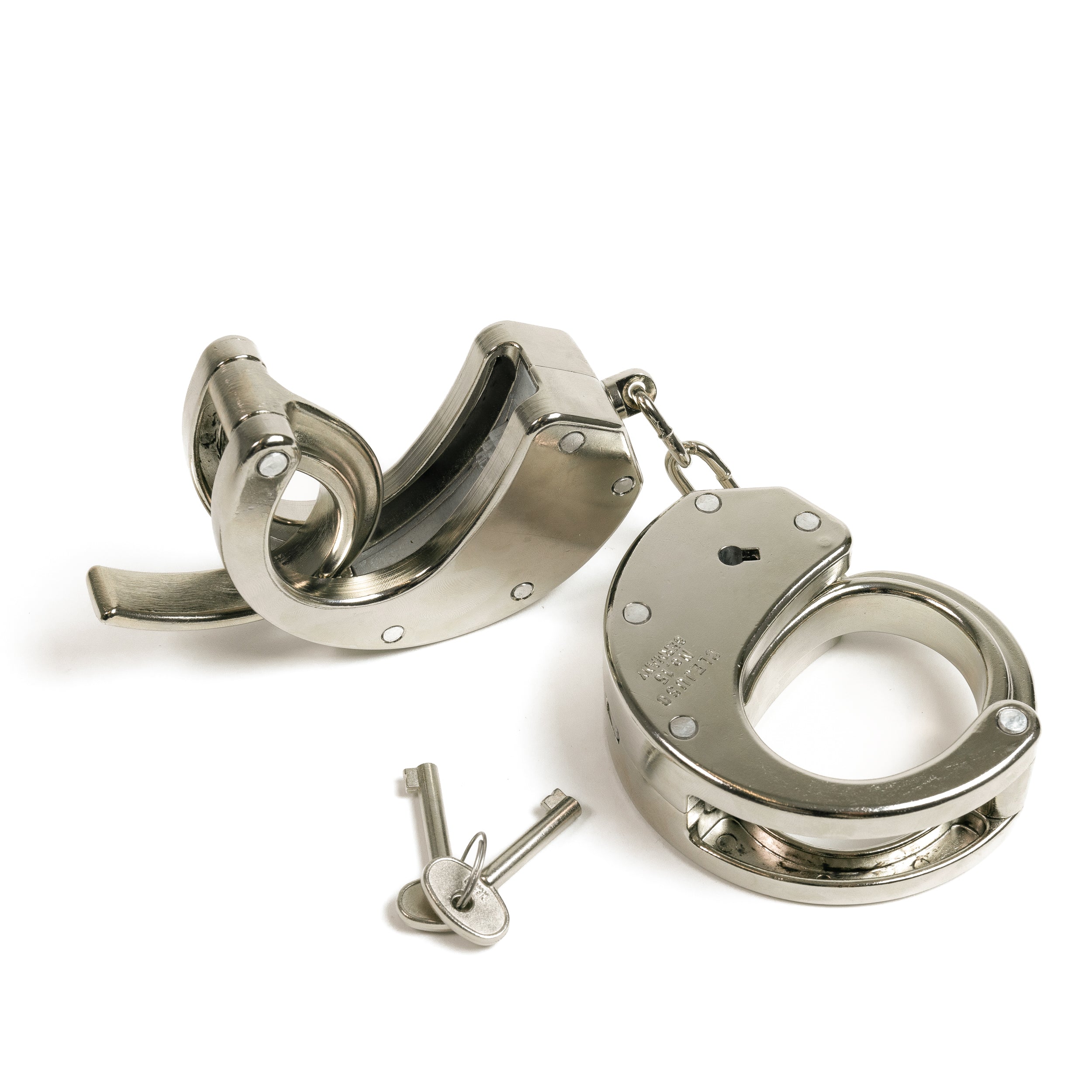 Clejuso No. 15 very heavy handcuffs with chain, angled view
