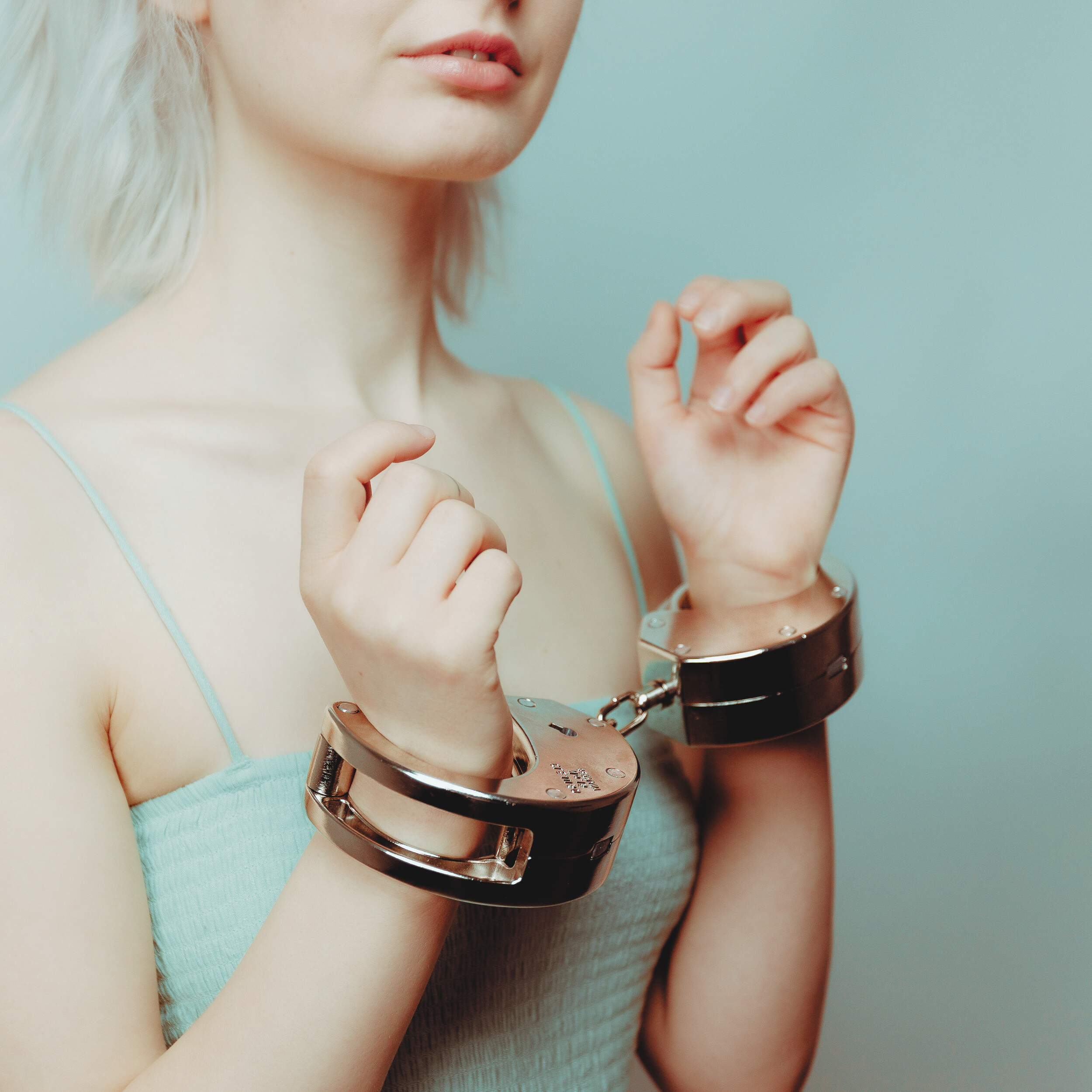 Clejuso No. 15 heavy handcuffs, detail view