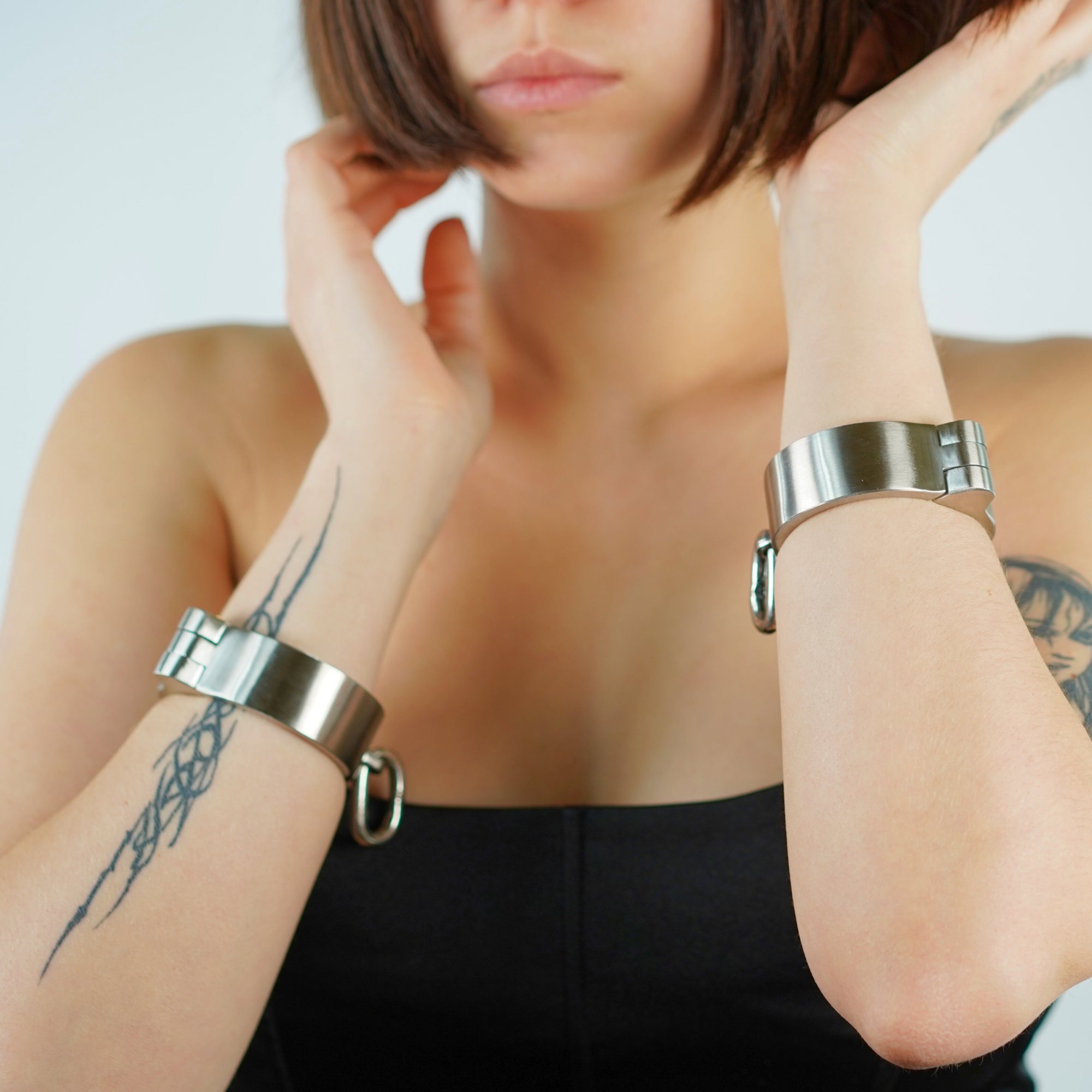 Flat Handcuffs - stainless steel, push-in lock (silver)