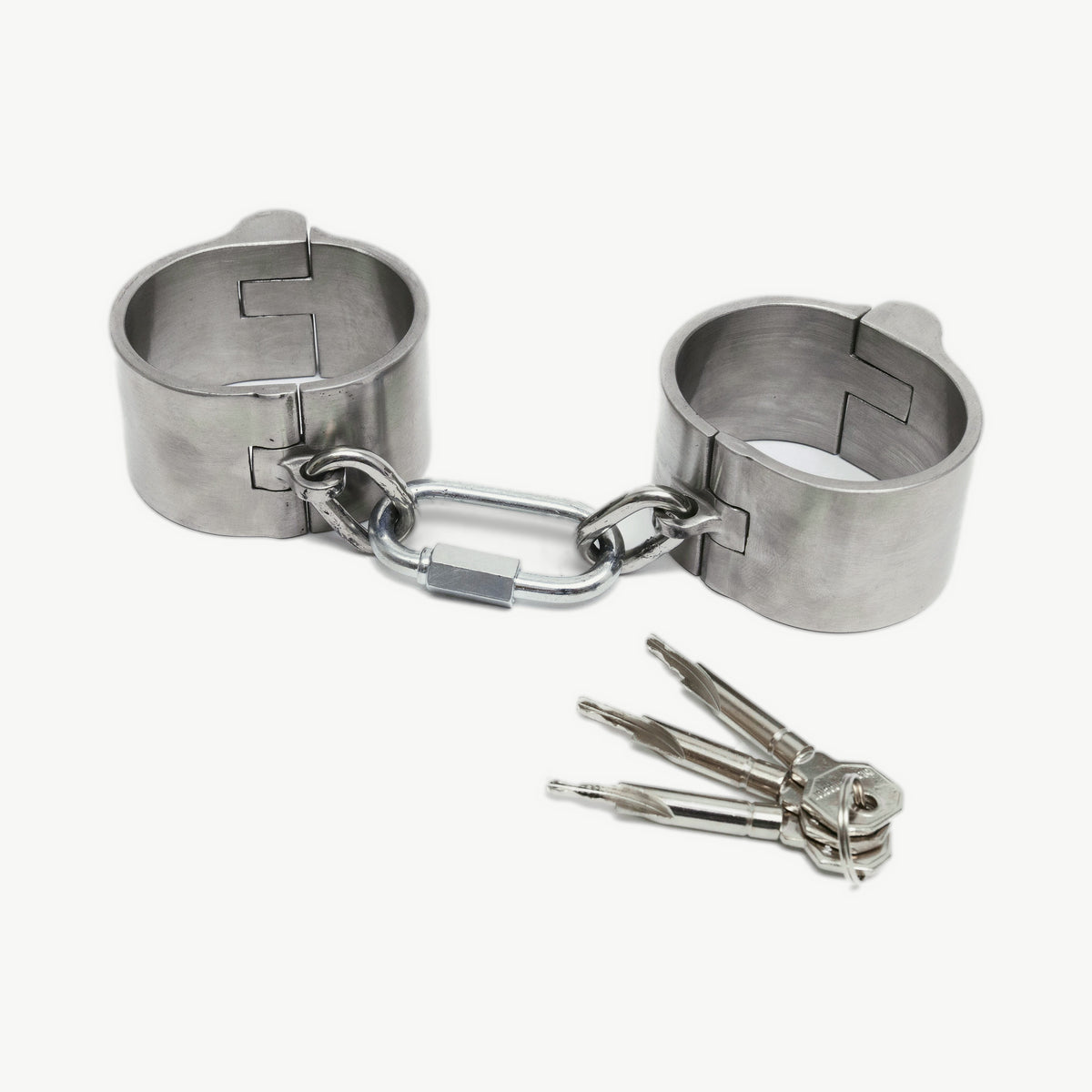 Massive 40mm push-in handcuffs with short chain and their keys